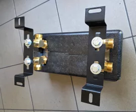 BRH Lemezes hőcserélő fali konzol / tartó hőcserélőhöz falra szereléshez, 4 db 1"-os csatlakozással. 2 db rögzítőlemezzel, BRH-1433 BRH Lemezes hőcserélő fali konzol / tartó hőcserélőhöz falra szereléshez, 4 db 1"-os csatlakozással. 2 db rögzítőlemezzel, BRH-1433